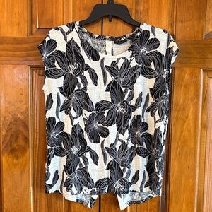 Tahari Black and White Floral Short Sleeve Top